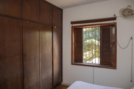 Casa à venda com 167m², 4 quartos e 3 vagas Casa à venda com 167m², 4 quartos e 3 vagasQuarto 2