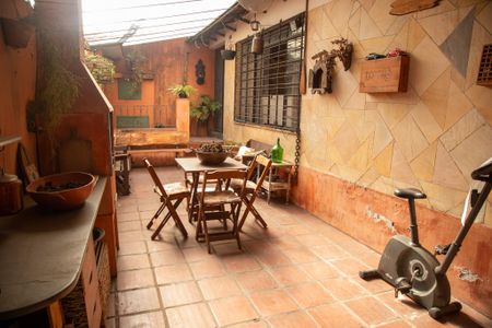 Casa à venda com 167m², 4 quartos e 3 vagas Casa à venda com 167m², 4 quartos e 3 vagasÁrea Externa