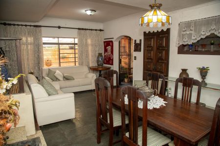 Casa à venda com 167m², 4 quartos e 3 vagas Casa à venda com 167m², 4 quartos e 3 vagasSala de Jantar