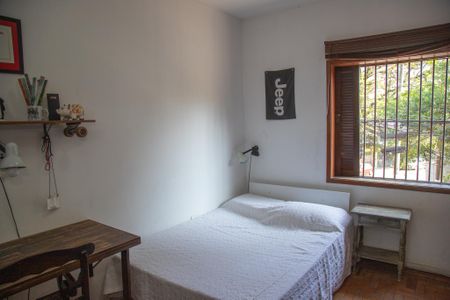 Casa à venda com 167m², 4 quartos e 3 vagas Casa à venda com 167m², 4 quartos e 3 vagasQuarto 1