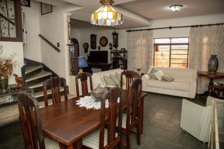 Casa à venda com 167m², 4 quartos e 3 vagas Casa à venda com 167m², 4 quartos e 3 vagasSala de Jantar