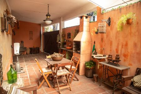 Casa à venda com 167m², 4 quartos e 3 vagas Casa à venda com 167m², 4 quartos e 3 vagasÁrea Externa