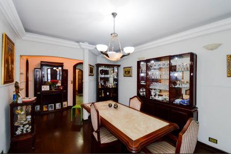 Casa à venda com 240m², 3 quartos e 3 vagasSala