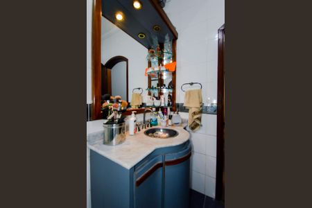 Casa à venda com 240m², 3 quartos e 3 vagasBanheiro da Suíte