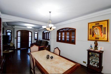 Casa à venda com 240m², 3 quartos e 3 vagasSala