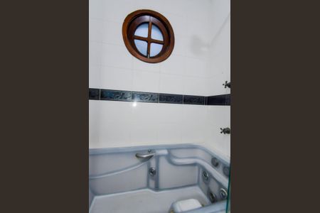 Casa à venda com 240m², 3 quartos e 3 vagasBanheiro da Suíte