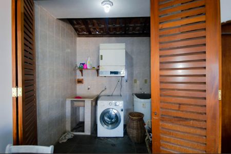 Casa à venda com 240m², 3 quartos e 3 vagasÁrea de Serviço