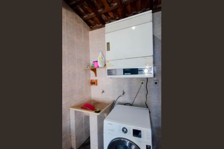 Casa à venda com 240m², 3 quartos e 3 vagasÁrea de Serviço