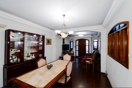 Casa à venda com 240m², 3 quartos e 3 vagasSala