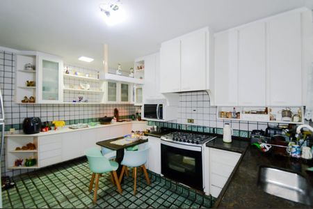 Casa à venda com 240m², 3 quartos e 3 vagasCozinha