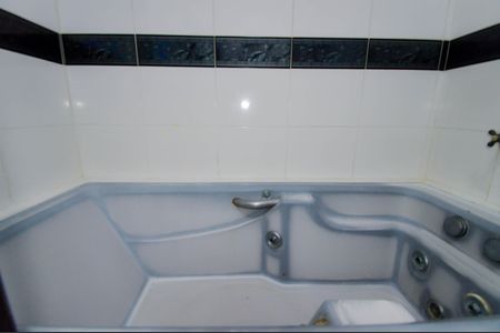 Casa à venda com 240m², 3 quartos e 3 vagasBanheiro da Suíte