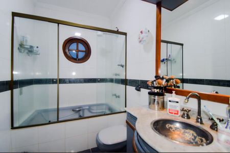 Casa à venda com 240m², 3 quartos e 3 vagasBanheiro da Suíte