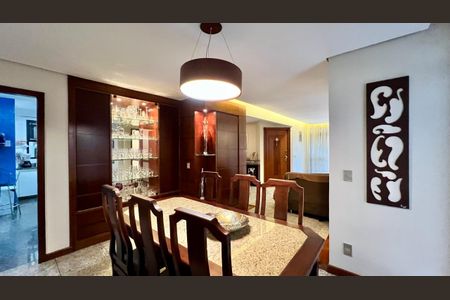 Apartamento à venda com 240m², 4 quartos e 3 vagasSala