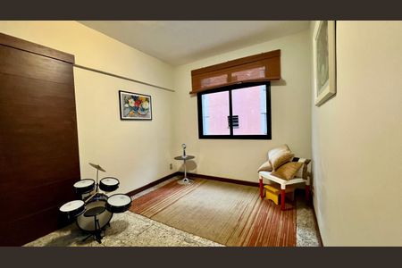 Apartamento à venda com 240m², 4 quartos e 3 vagasSala de TV