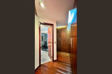 Apartamento à venda com 240m², 4 quartos e 3 vagasCloset da Suíte