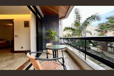 Apartamento à venda com 240m², 4 quartos e 3 vagasVaranda da Sala