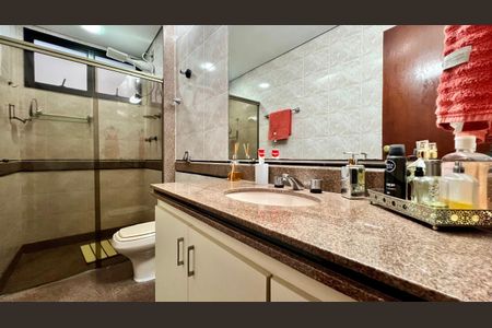 Apartamento à venda com 240m², 4 quartos e 3 vagasBanheiro