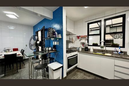 Apartamento à venda com 240m², 4 quartos e 3 vagasCozinha