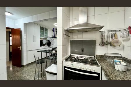 Apartamento à venda com 240m², 4 quartos e 3 vagasCozinha