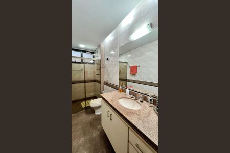 Apartamento à venda com 240m², 4 quartos e 3 vagasBanheiro