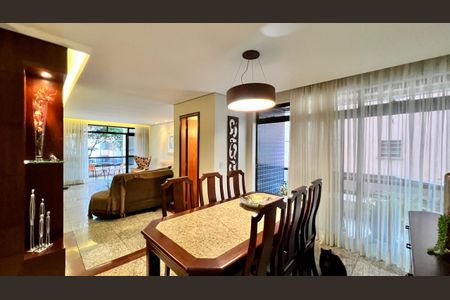 Apartamento à venda com 240m², 4 quartos e 3 vagasSala