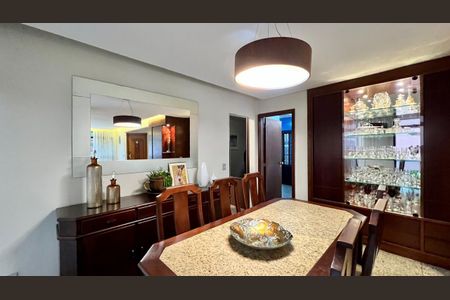 Apartamento à venda com 240m², 4 quartos e 3 vagasSala