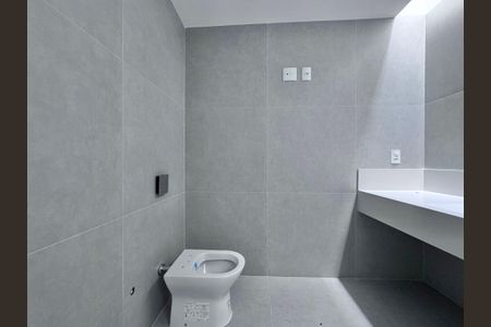 Casa de condomínio à venda com 510m², 5 quartos e 2 vagas Casa de condomínio à venda com 510m², 5 quartos e 2 vagasBanheiro da Suíte 1