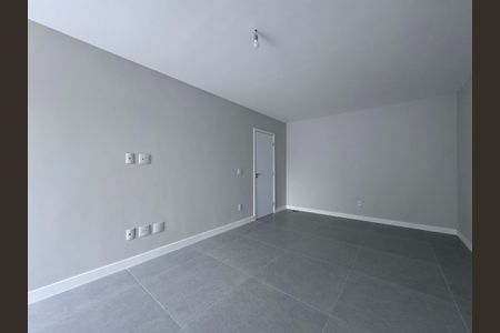 Casa de condomínio à venda com 510m², 5 quartos e 2 vagas Casa de condomínio à venda com 510m², 5 quartos e 2 vagasSuíte 2