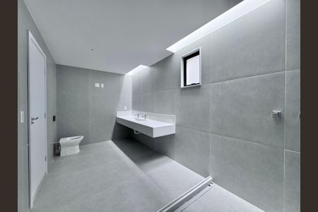 Casa de condomínio à venda com 510m², 5 quartos e 2 vagas Casa de condomínio à venda com 510m², 5 quartos e 2 vagasBanheiro da Suíte 1