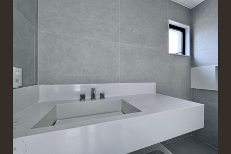 Casa de condomínio à venda com 510m², 5 quartos e 2 vagas Casa de condomínio à venda com 510m², 5 quartos e 2 vagasBanheiro