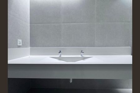 Casa de condomínio à venda com 510m², 5 quartos e 2 vagas Casa de condomínio à venda com 510m², 5 quartos e 2 vagasBanheiro da Suíte 1