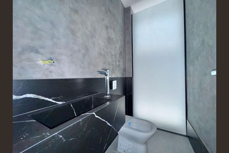 Casa de condomínio à venda com 510m², 5 quartos e 2 vagas Casa de condomínio à venda com 510m², 5 quartos e 2 vagasLavabo