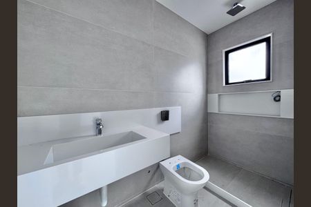 Casa de condomínio à venda com 510m², 5 quartos e 2 vagas Casa de condomínio à venda com 510m², 5 quartos e 2 vagasBanheiro da Suíte 2