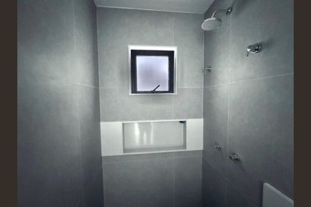 Casa de condomínio à venda com 510m², 5 quartos e 2 vagas Casa de condomínio à venda com 510m², 5 quartos e 2 vagasBanheiro da Suíte 4