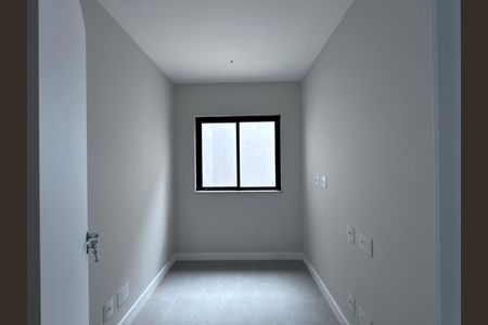 Casa de condomínio à venda com 510m², 5 quartos e 2 vagas Casa de condomínio à venda com 510m², 5 quartos e 2 vagasQuarto de Serviço