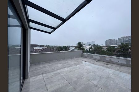 Casa de condomínio à venda com 510m², 5 quartos e 2 vagas Casa de condomínio à venda com 510m², 5 quartos e 2 vagasTerraço