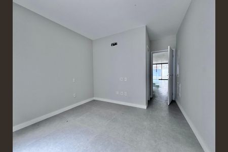 Casa de condomínio à venda com 510m², 5 quartos e 2 vagas Casa de condomínio à venda com 510m², 5 quartos e 2 vagasSuíte 4