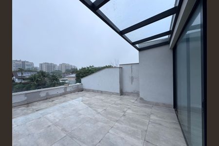 Casa de condomínio à venda com 510m², 5 quartos e 2 vagas Casa de condomínio à venda com 510m², 5 quartos e 2 vagasTerraço