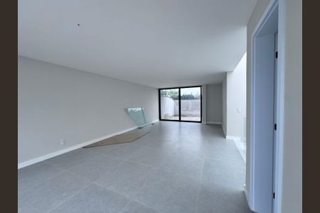 Casa de condomínio à venda com 510m², 5 quartos e 2 vagas Casa de condomínio à venda com 510m², 5 quartos e 2 vagasSala 2