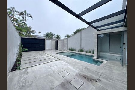 Casa de condomínio à venda com 510m², 5 quartos e 2 vagas Casa de condomínio à venda com 510m², 5 quartos e 2 vagasÁrea Externa