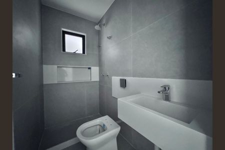 Casa de condomínio à venda com 510m², 5 quartos e 2 vagas Casa de condomínio à venda com 510m², 5 quartos e 2 vagasBanheiro da Suíte 4