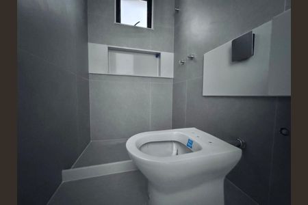 Casa de condomínio à venda com 510m², 5 quartos e 2 vagas Casa de condomínio à venda com 510m², 5 quartos e 2 vagasBanheiro da Suíte 4