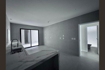 Casa de condomínio à venda com 510m², 5 quartos e 2 vagas Casa de condomínio à venda com 510m², 5 quartos e 2 vagasCozinha