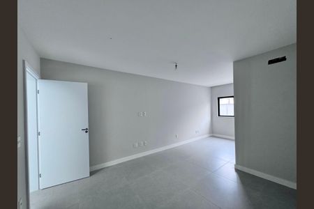 Casa de condomínio à venda com 510m², 5 quartos e 2 vagas Casa de condomínio à venda com 510m², 5 quartos e 2 vagasSuíte 3