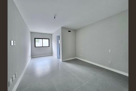 Casa de condomínio à venda com 510m², 5 quartos e 2 vagas Casa de condomínio à venda com 510m², 5 quartos e 2 vagasSuíte 3