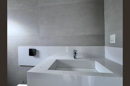 Casa de condomínio à venda com 510m², 5 quartos e 2 vagas Casa de condomínio à venda com 510m², 5 quartos e 2 vagasBanheiro da Suíte 3