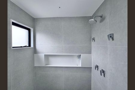 Casa de condomínio à venda com 510m², 5 quartos e 2 vagas Casa de condomínio à venda com 510m², 5 quartos e 2 vagasBanheiro