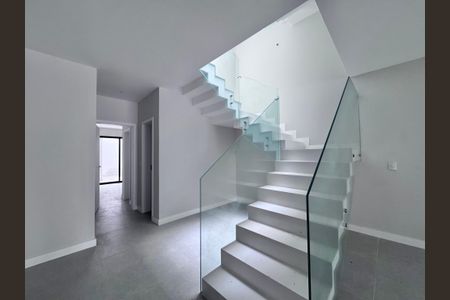 Casa de condomínio à venda com 510m², 5 quartos e 2 vagas Casa de condomínio à venda com 510m², 5 quartos e 2 vagasSala 1