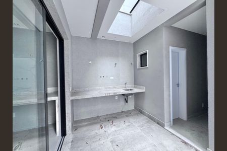 Casa de condomínio à venda com 510m², 5 quartos e 2 vagas Casa de condomínio à venda com 510m², 5 quartos e 2 vagasÁrea de Serviço