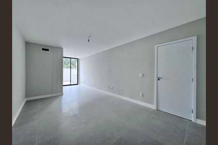 Casa de condomínio à venda com 510m², 5 quartos e 2 vagas Casa de condomínio à venda com 510m², 5 quartos e 2 vagasSuíte 2